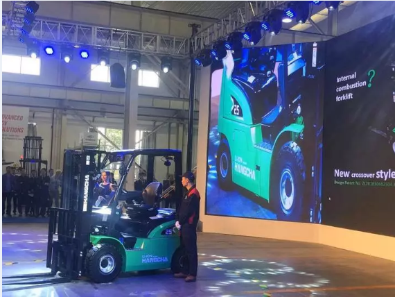 【喜訊】杭叉家族新成員來了！新能源叉車助力新制造業(yè)