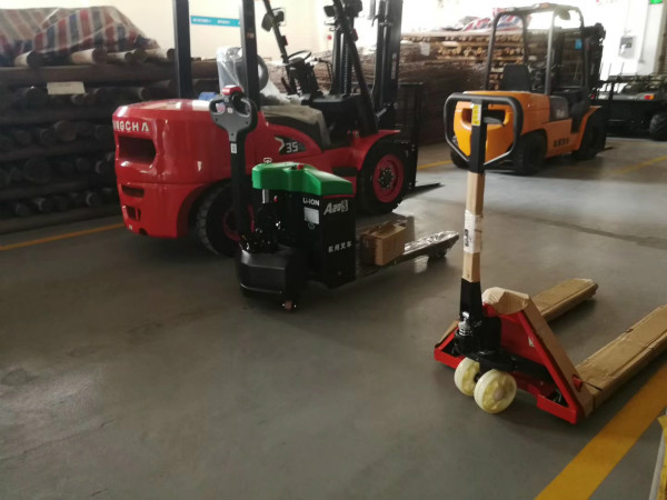 怎么操作叉車才安全？這些危險要規(guī)避！