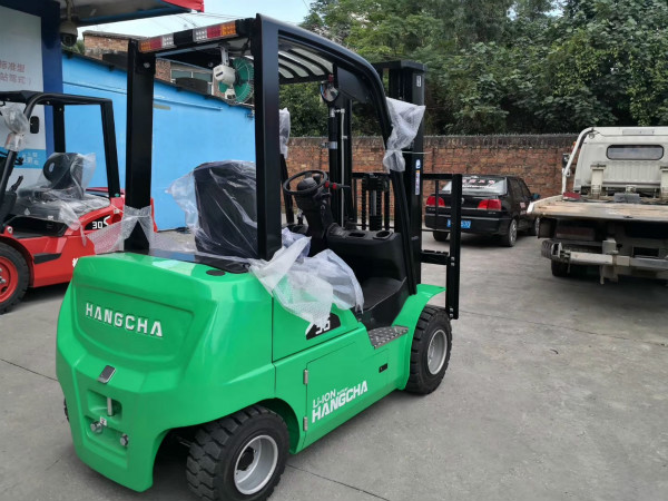 【干貨】電動堆高車、電動搬運車的電機和繼電器應(yīng)該怎么保養(yǎng)？